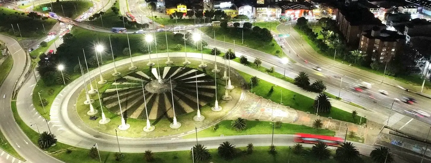 Monumento a las Banderas destacada con el servicio de iluminación arquitectónica de Enel X.